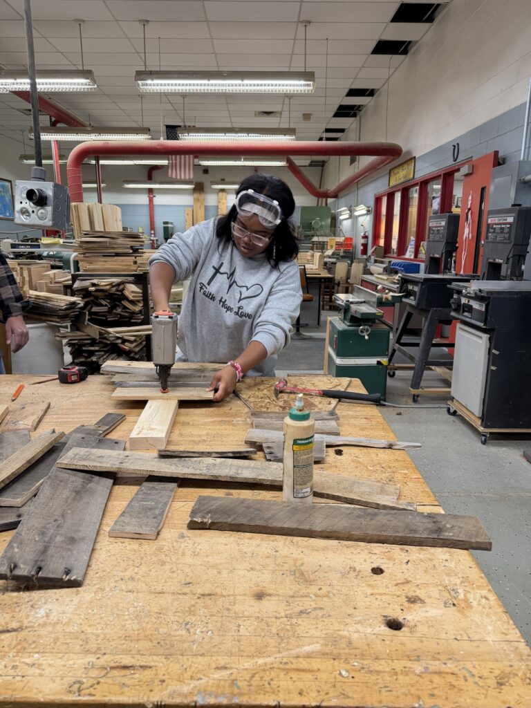 students make pallet christmas trees