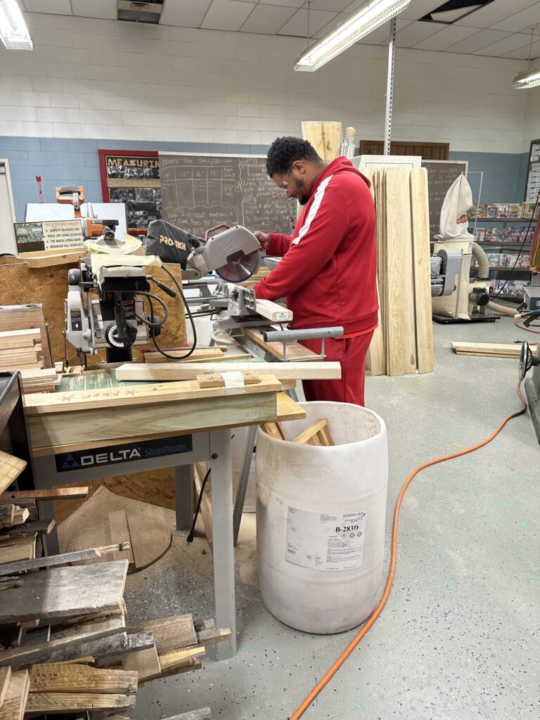 students make pallet christmas trees