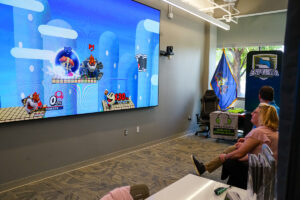 attendees playing e-sports