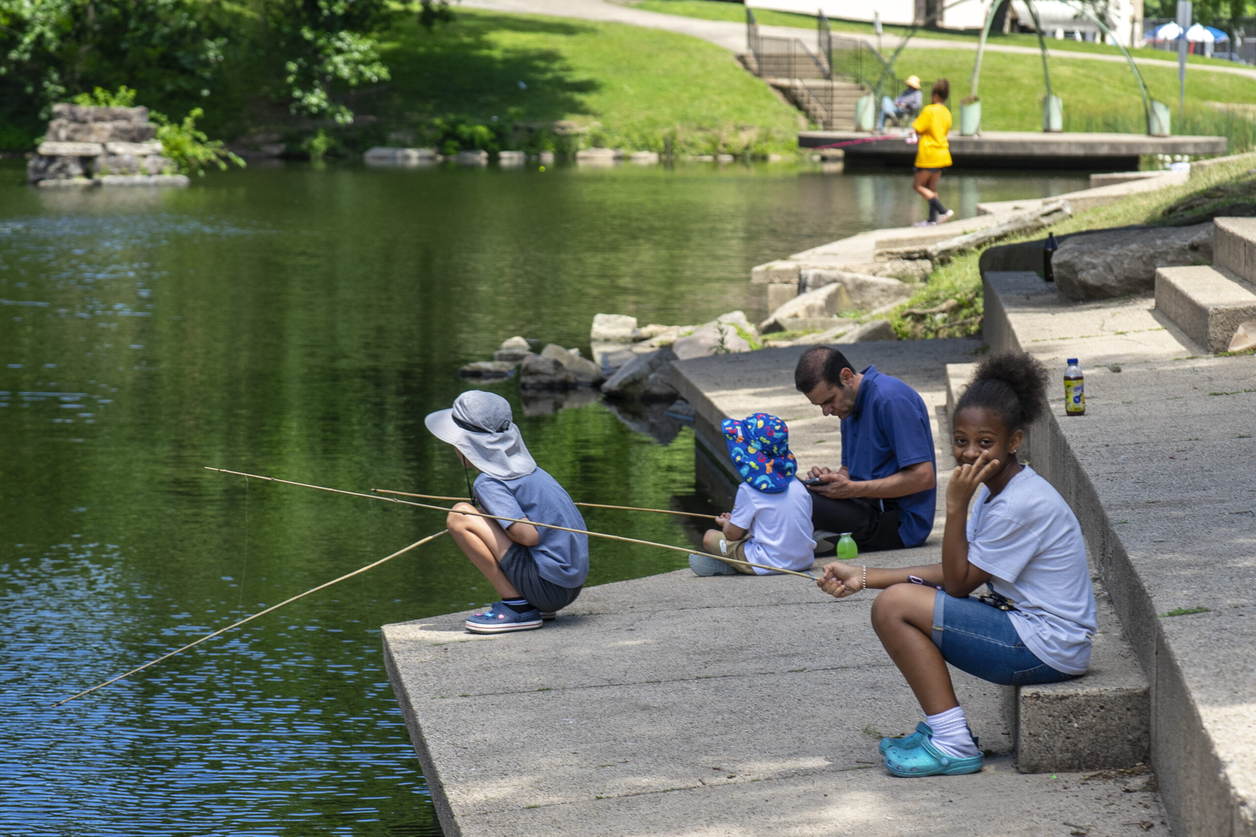 Families fishing in the shade by the lake