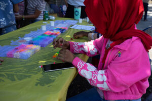 girl creating her bracelet