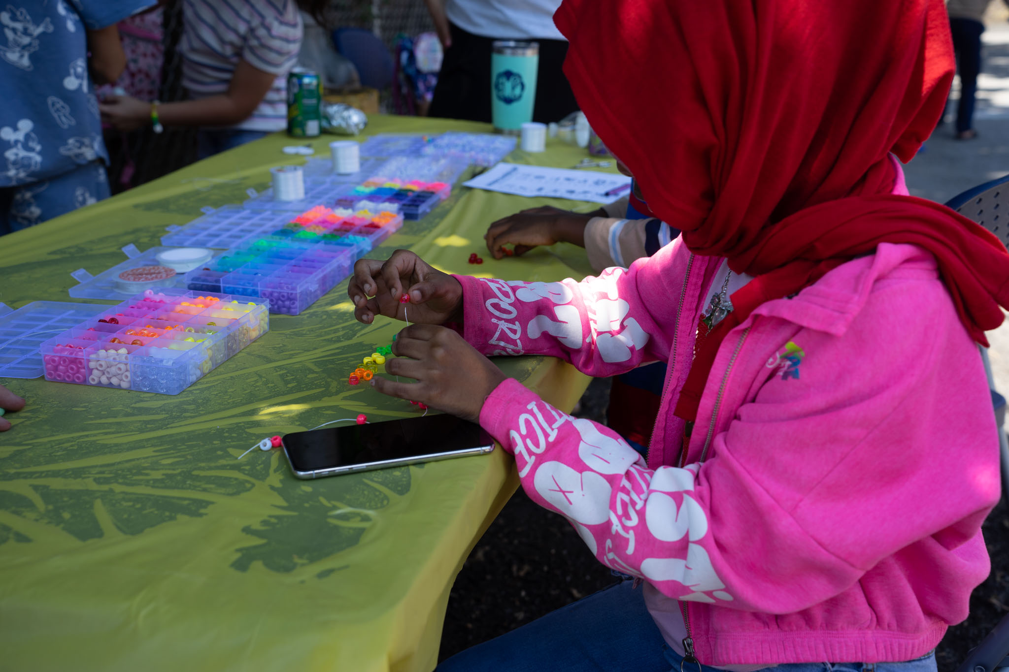 girl creating her bracelet