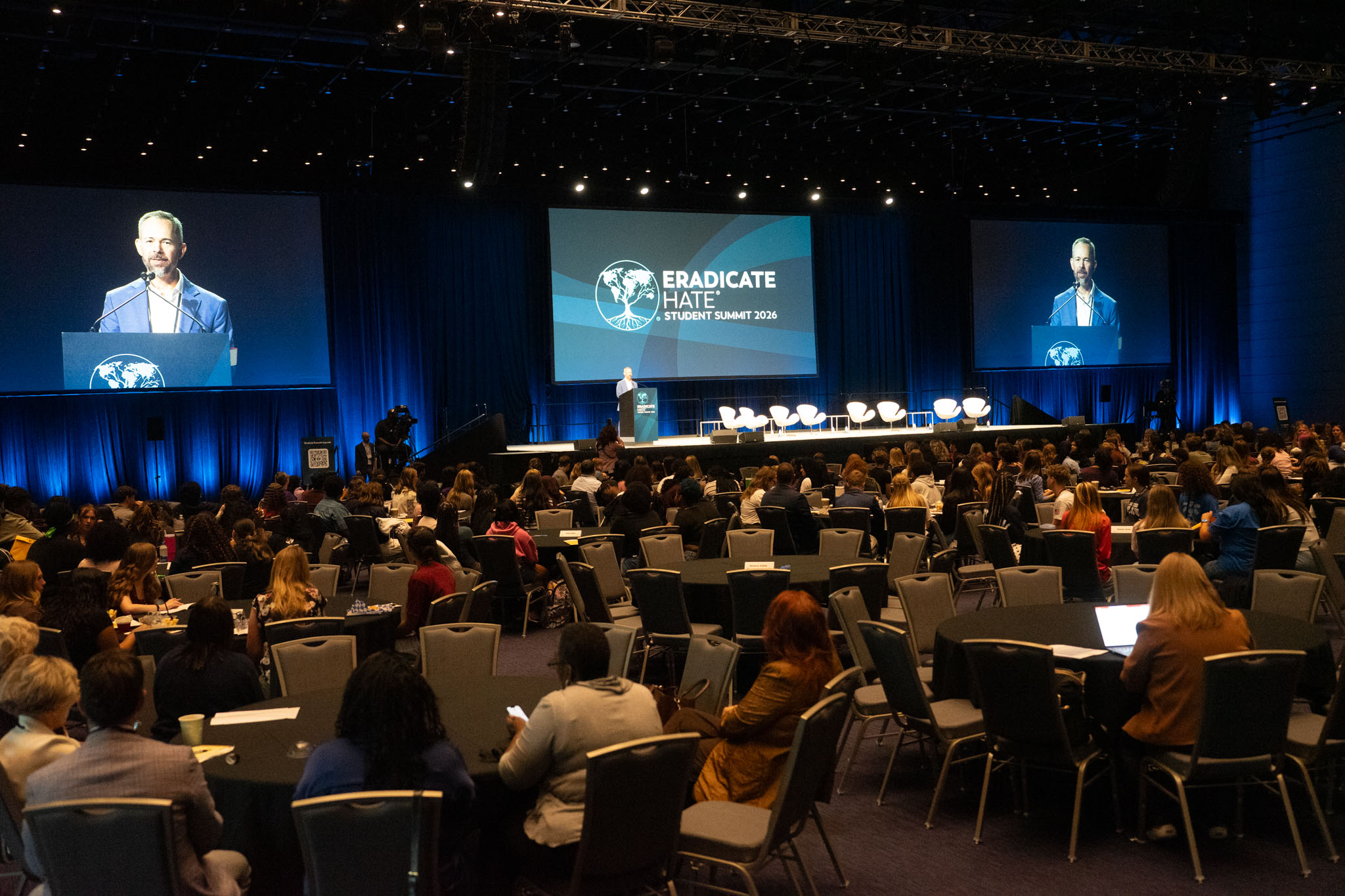 A crowd of over 600 attendees gathered in the convention center ballroom