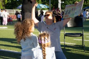 Ms. Robin reading to kids